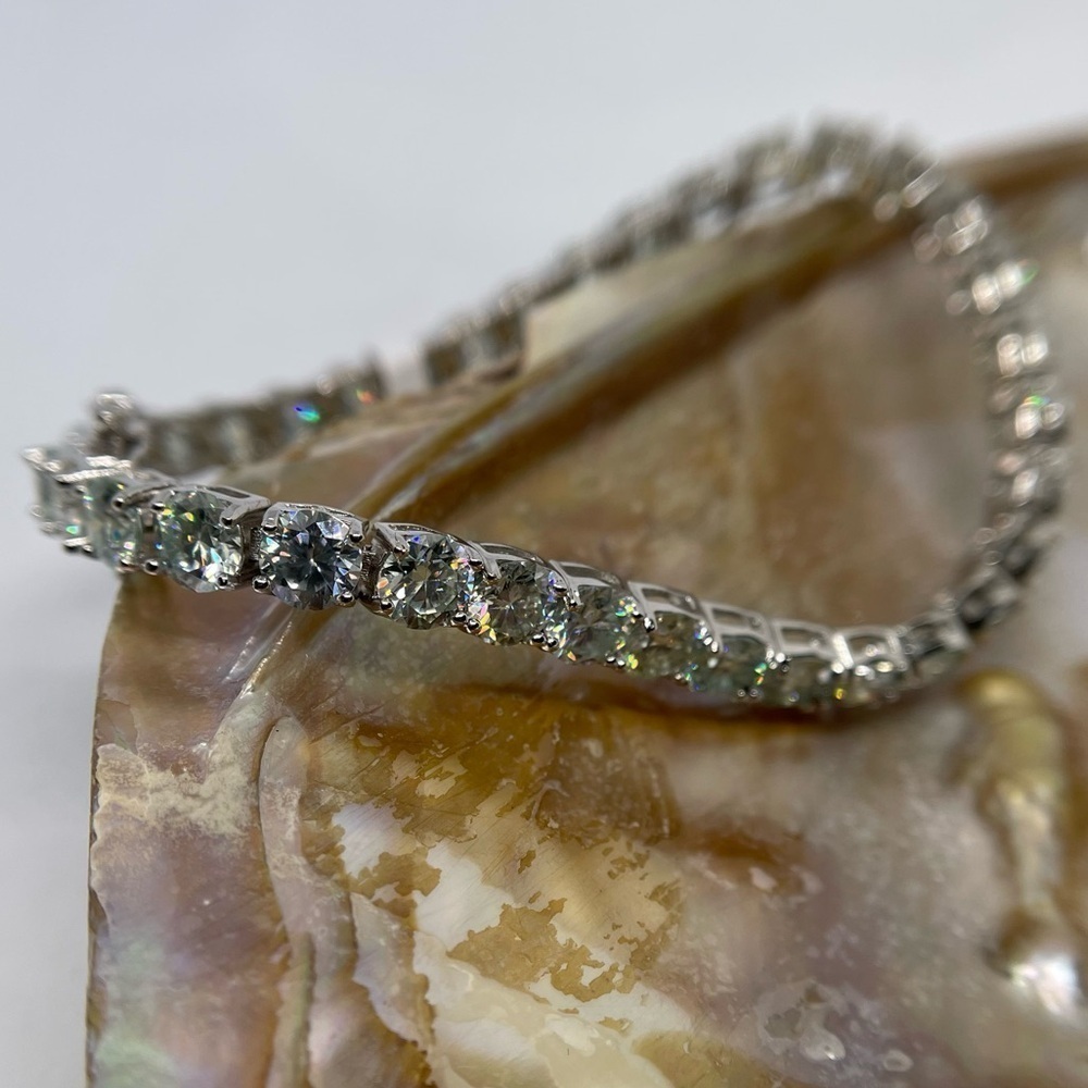28 Carat Moissanite Diamond Tennis Bracelet 18K 925 Brilliant Round Cut 6.5mm - Picture 6 of 9